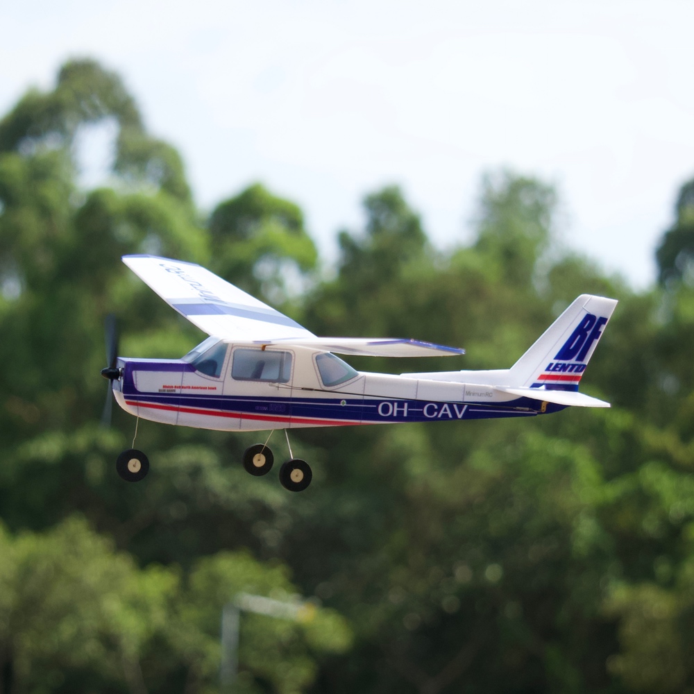 MinimumRC Plane Kit Blue Cessn - مراجعة Kids Outdoor Gifts وسعره