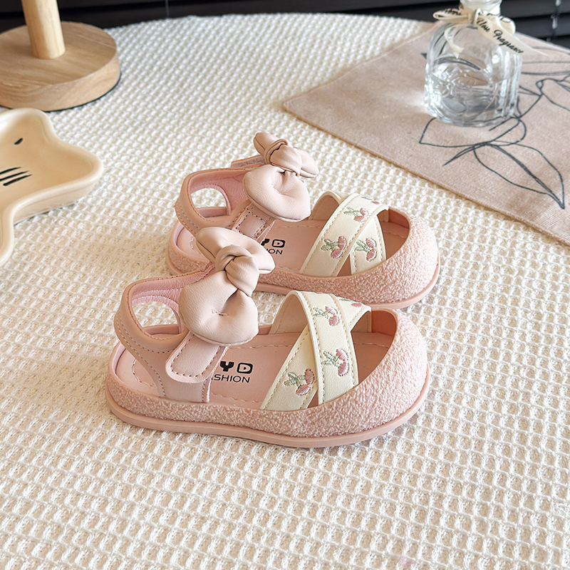 First Walker Kids Toes Capped  - مراجعة Kids Outdoor Clubhouse وسعره